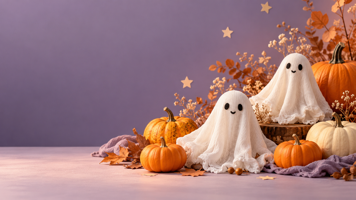 Calabazas y fantasmas de Halloween en tonos suaves